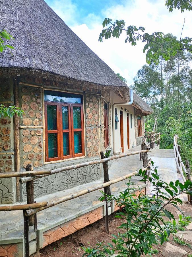 Chimpanzee Capital Safari Lodge Bigodi Exteriör bild