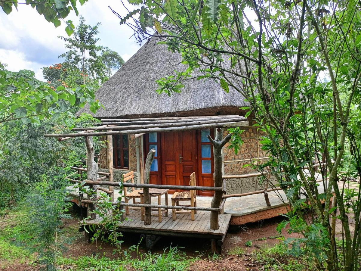 Chimpanzee Capital Safari Lodge Bigodi Exteriör bild