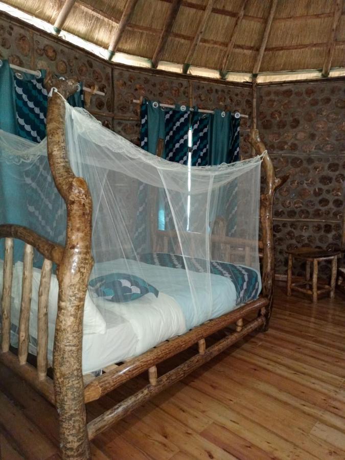 Chimpanzee Capital Safari Lodge Bigodi Exteriör bild