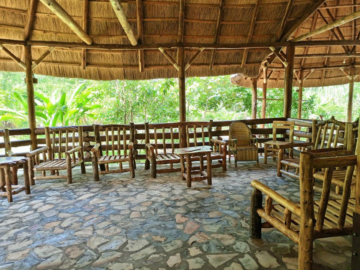 Chimpanzee Capital Safari Lodge Bigodi Exteriör bild