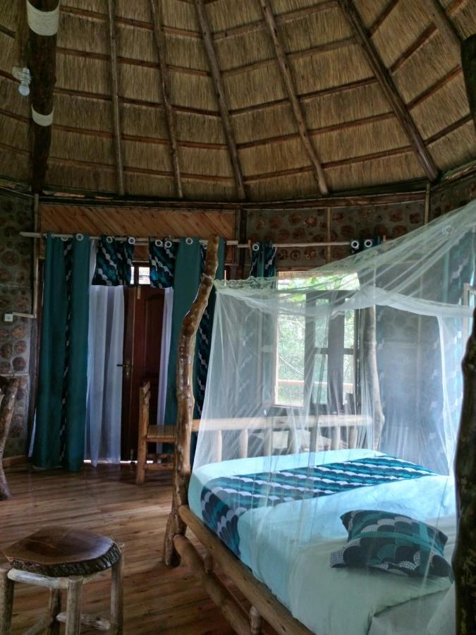 Chimpanzee Capital Safari Lodge Bigodi Exteriör bild