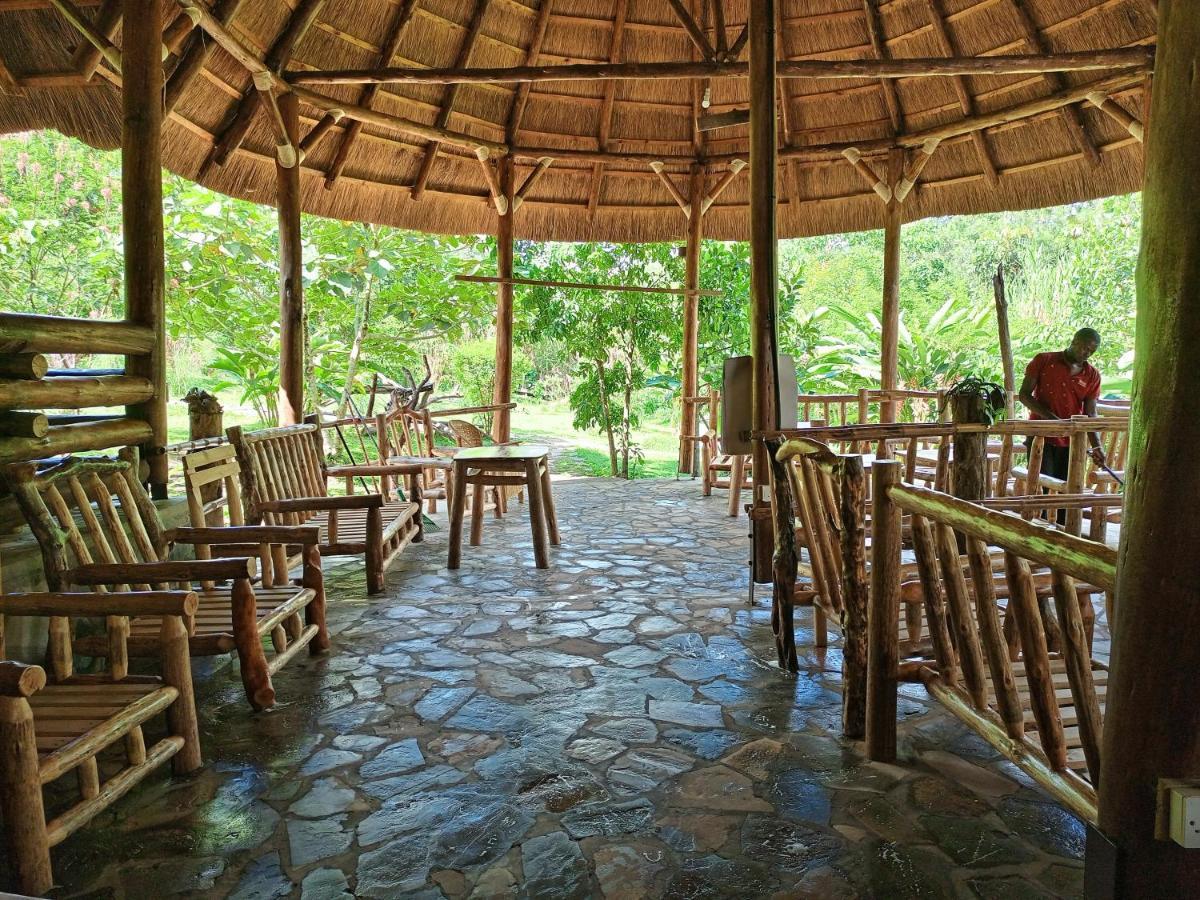 Chimpanzee Capital Safari Lodge Bigodi Exteriör bild