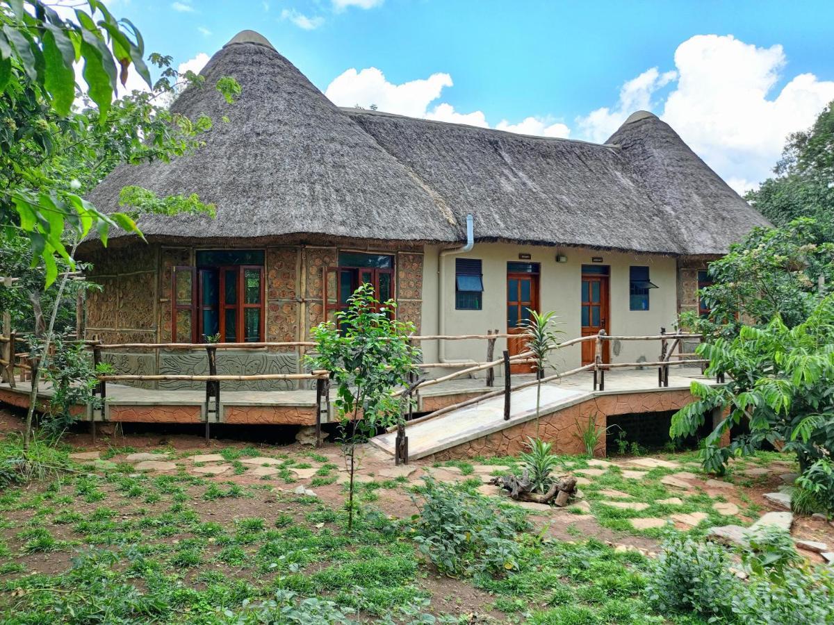 Chimpanzee Capital Safari Lodge Bigodi Exteriör bild